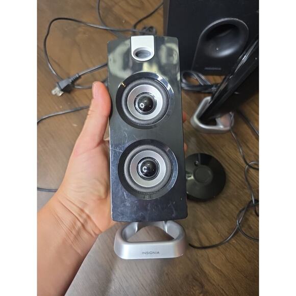 Cyber Acoustics 2.1 Subwoofer Speaker System with 30Watts of Power - Picture 3 of 16